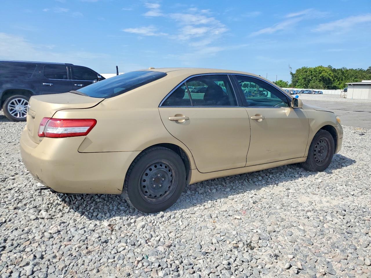 2011 TOYOTA CAMRY LE — Фото 3 из 12