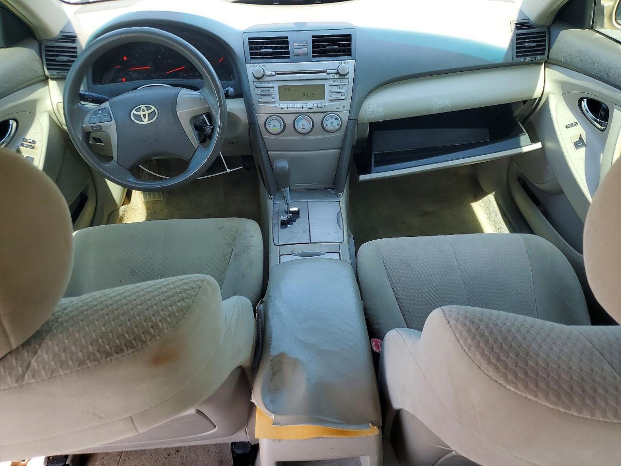 2011 TOYOTA CAMRY LE — Фото 8 из 12