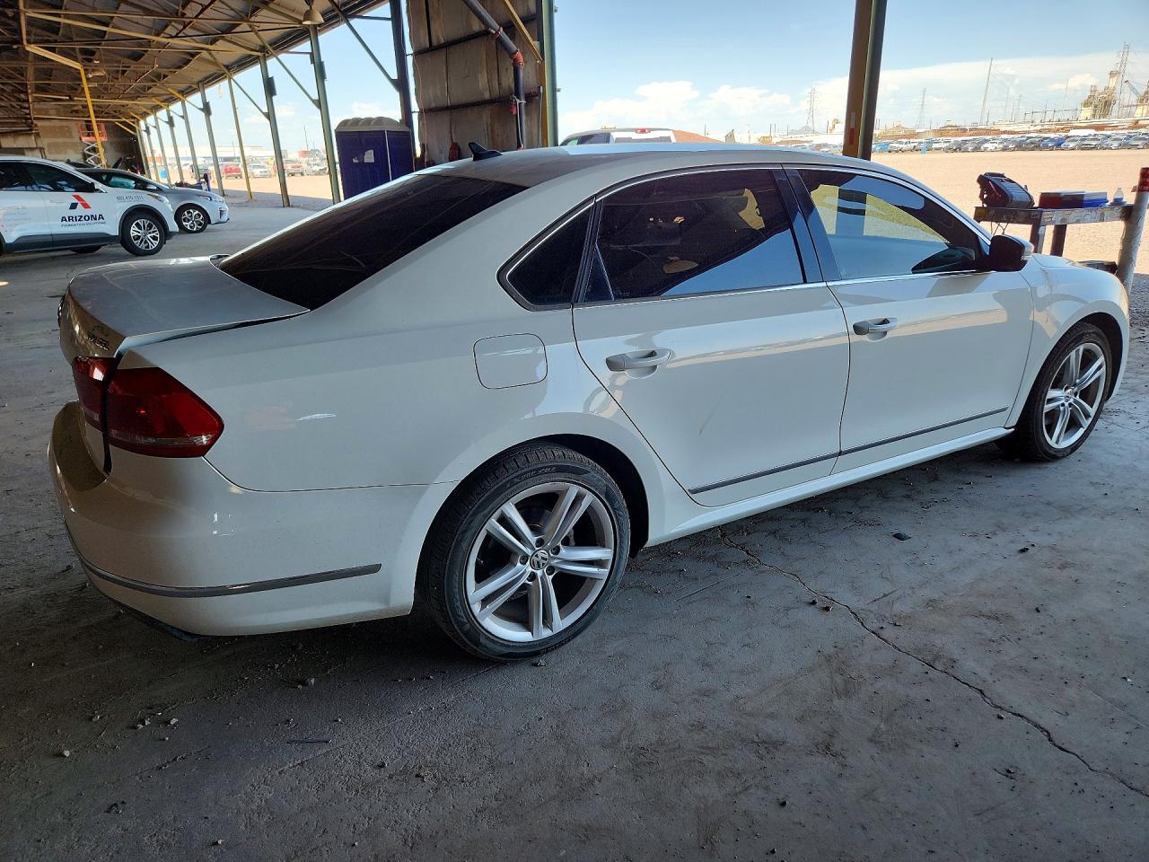 2013 VOLKSWAGEN PASSAT SEL — Фото 3 из 12