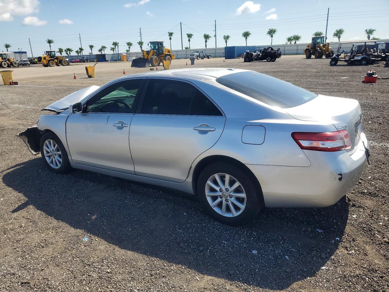 4T4BF3EK9BR140953 2011 TOYOTA CAMRY photo no. 2