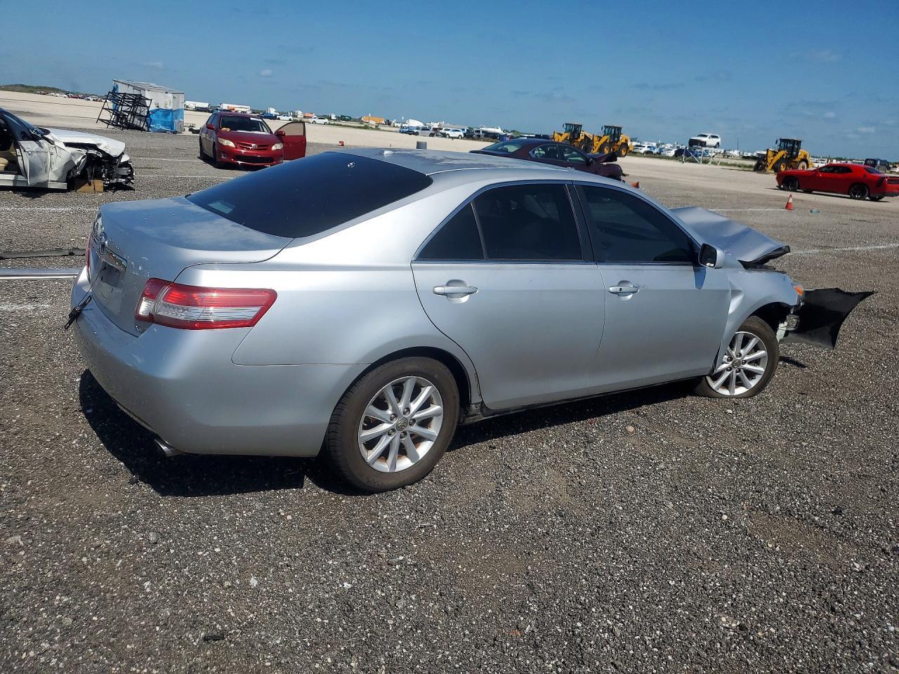 4T4BF3EK9BR140953 2011 TOYOTA CAMRY photo no. 3