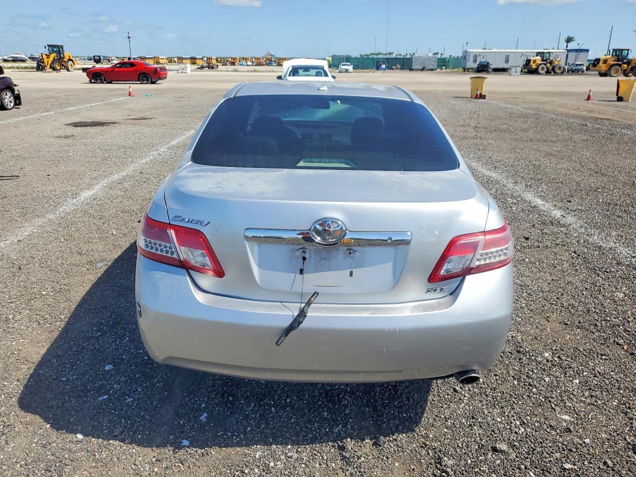 4T4BF3EK9BR140953 2011 TOYOTA CAMRY photo no. 6
