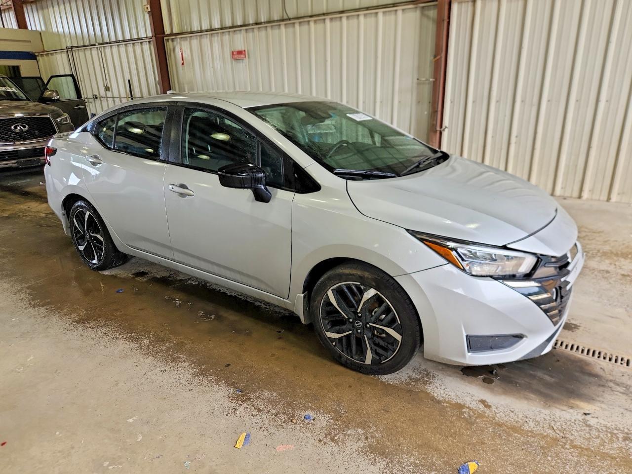 2025 NISSAN VERSA SR — Фото 4 из 12