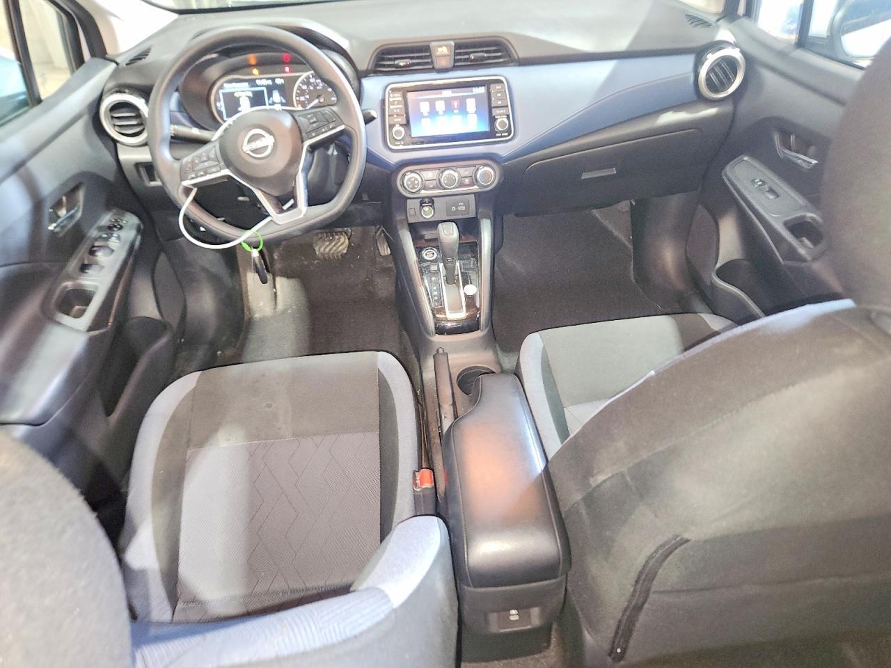 2025 NISSAN VERSA SV — Фото 8 из 12