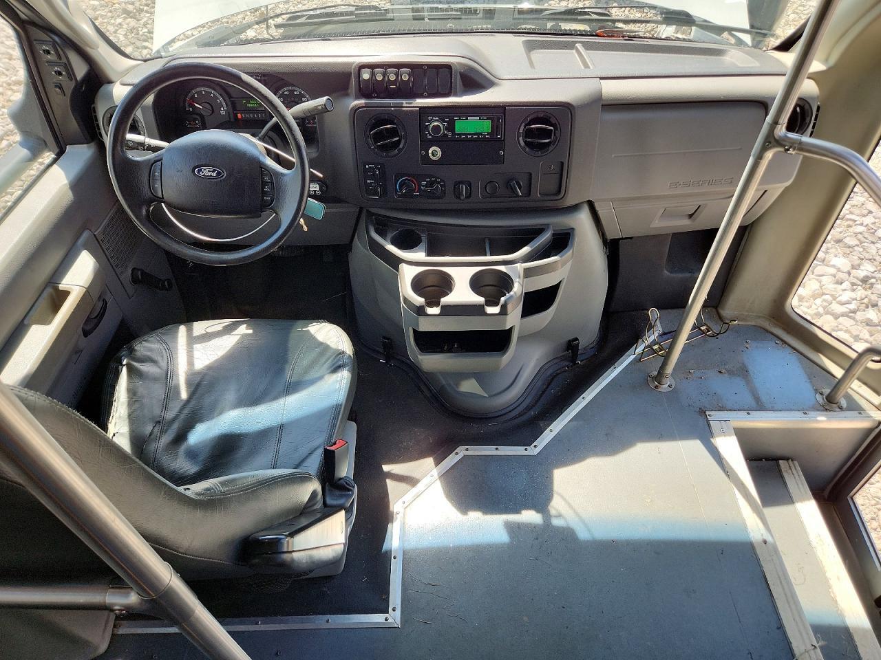 1FDEE3FS6HDC24844 2017 FORD ECONOLINE photo no. 8