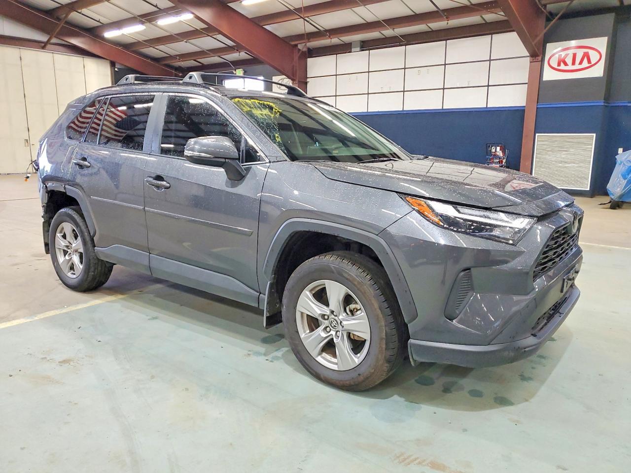 2025 TOYOTA RAV4 XLE — Фото 4 из 14