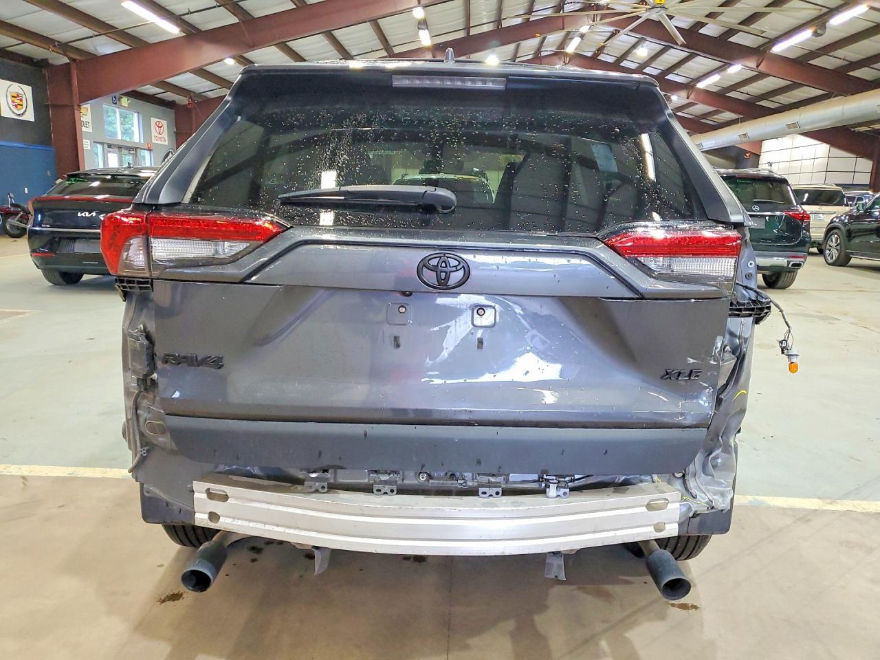2025 TOYOTA RAV4 XLE — Фото 6 из 14
