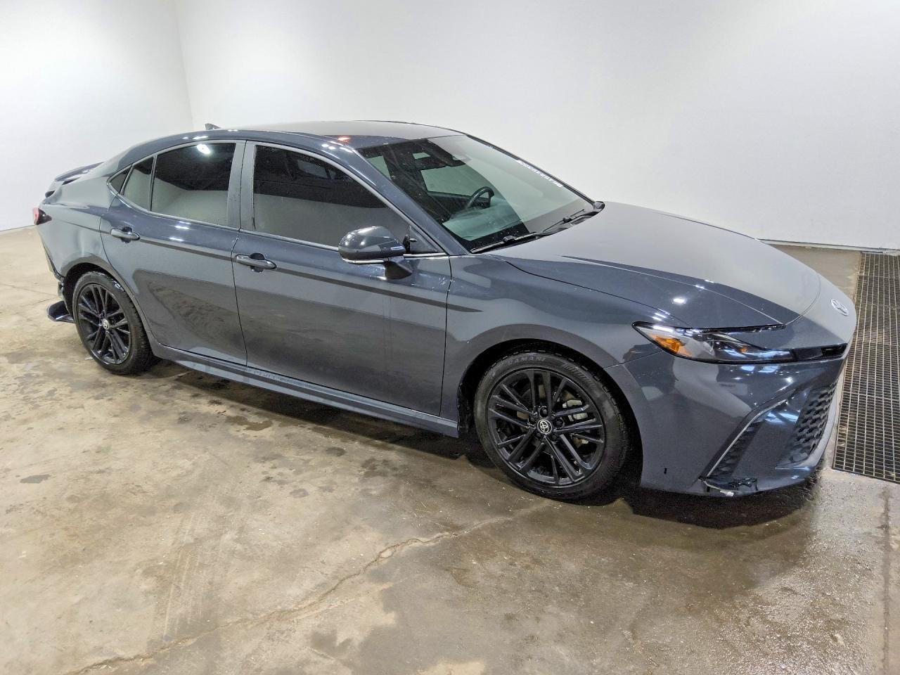 2025 TOYOTA CAMRY SE — Фото 4 из 12