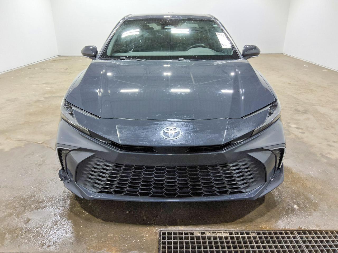 2025 TOYOTA CAMRY SE — Фото 5 из 12