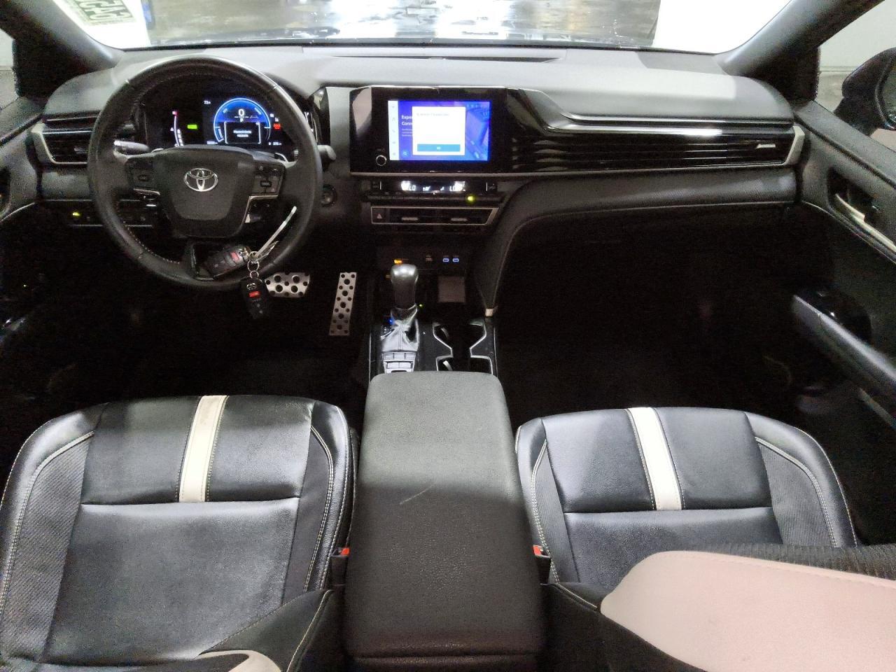2025 TOYOTA CAMRY SE — Фото 8 из 12