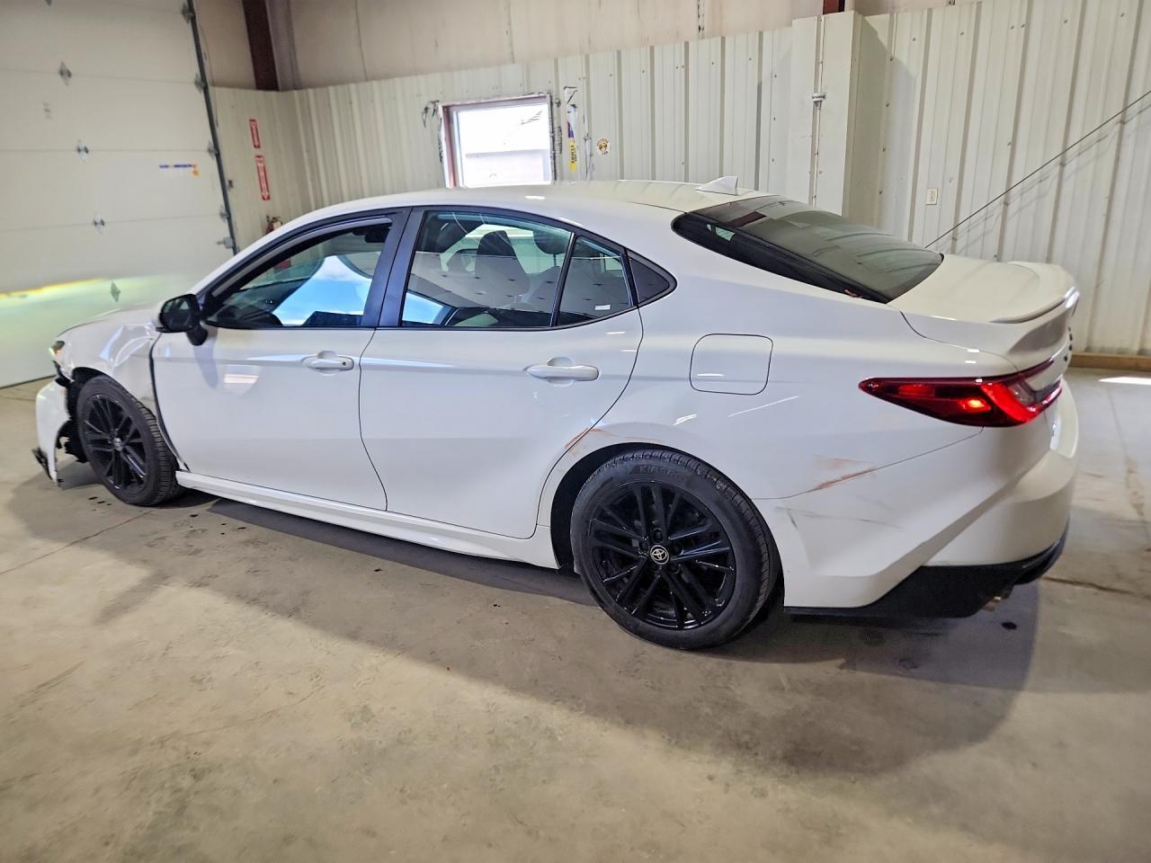 2025 TOYOTA CAMRY SE — Фото 2 из 12