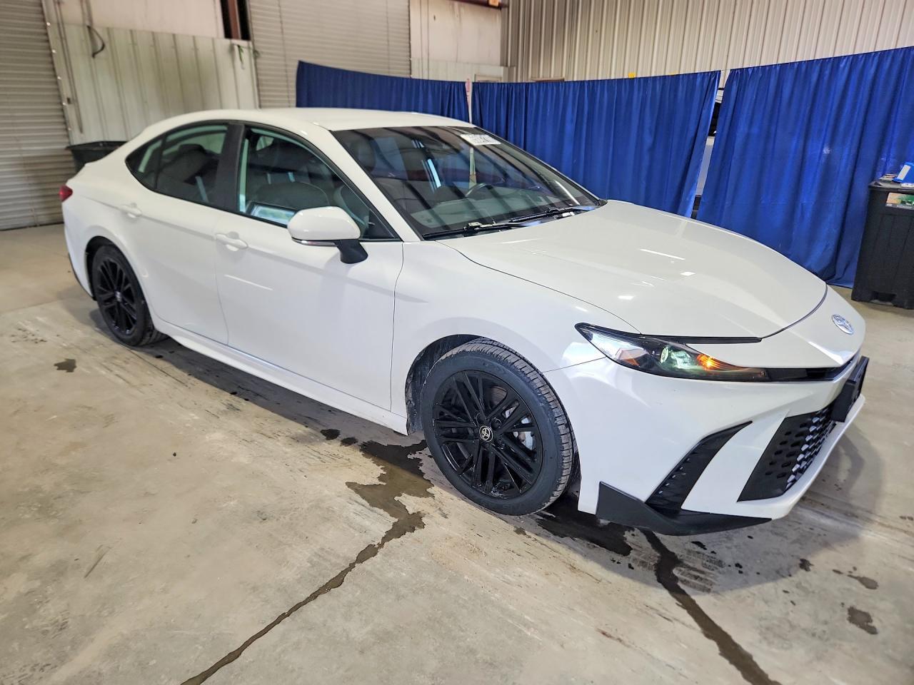 2025 TOYOTA CAMRY SE — Фото 4 из 12
