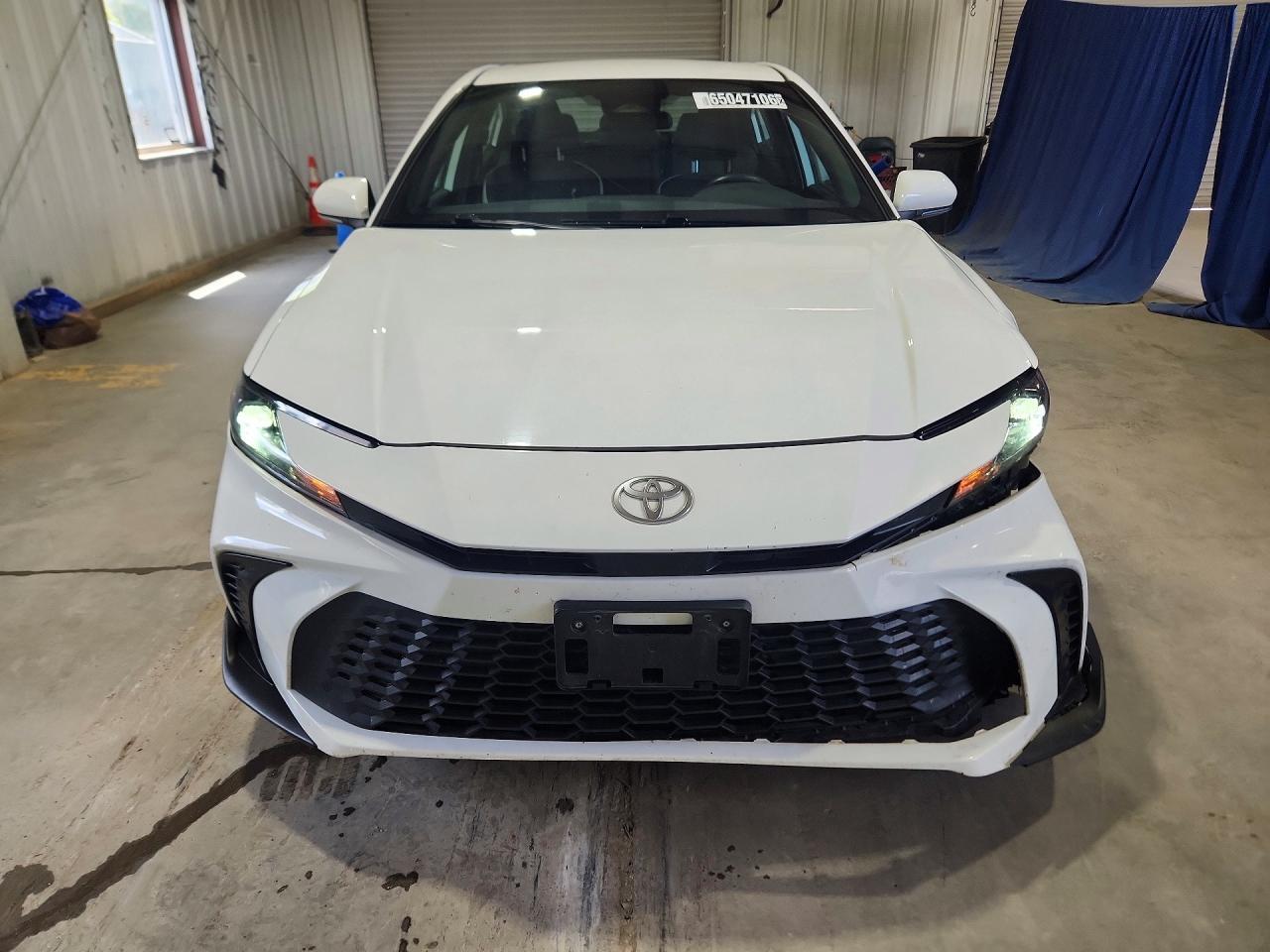 2025 TOYOTA CAMRY SE — Фото 5 из 12
