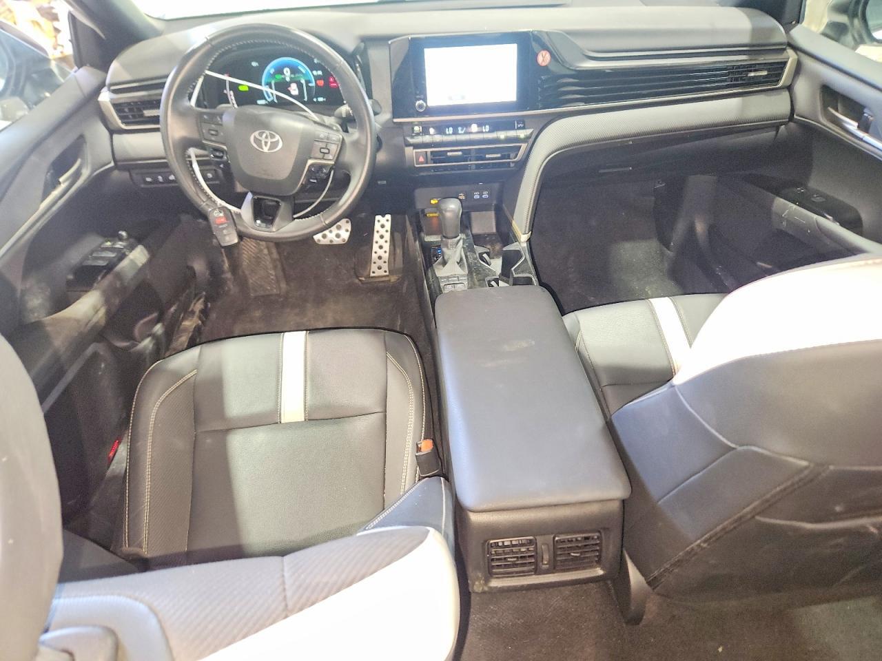 2025 TOYOTA CAMRY SE — Фото 8 из 12