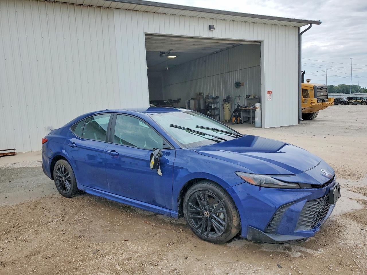 2025 TOYOTA CAMRY SE — Фото 4 из 12