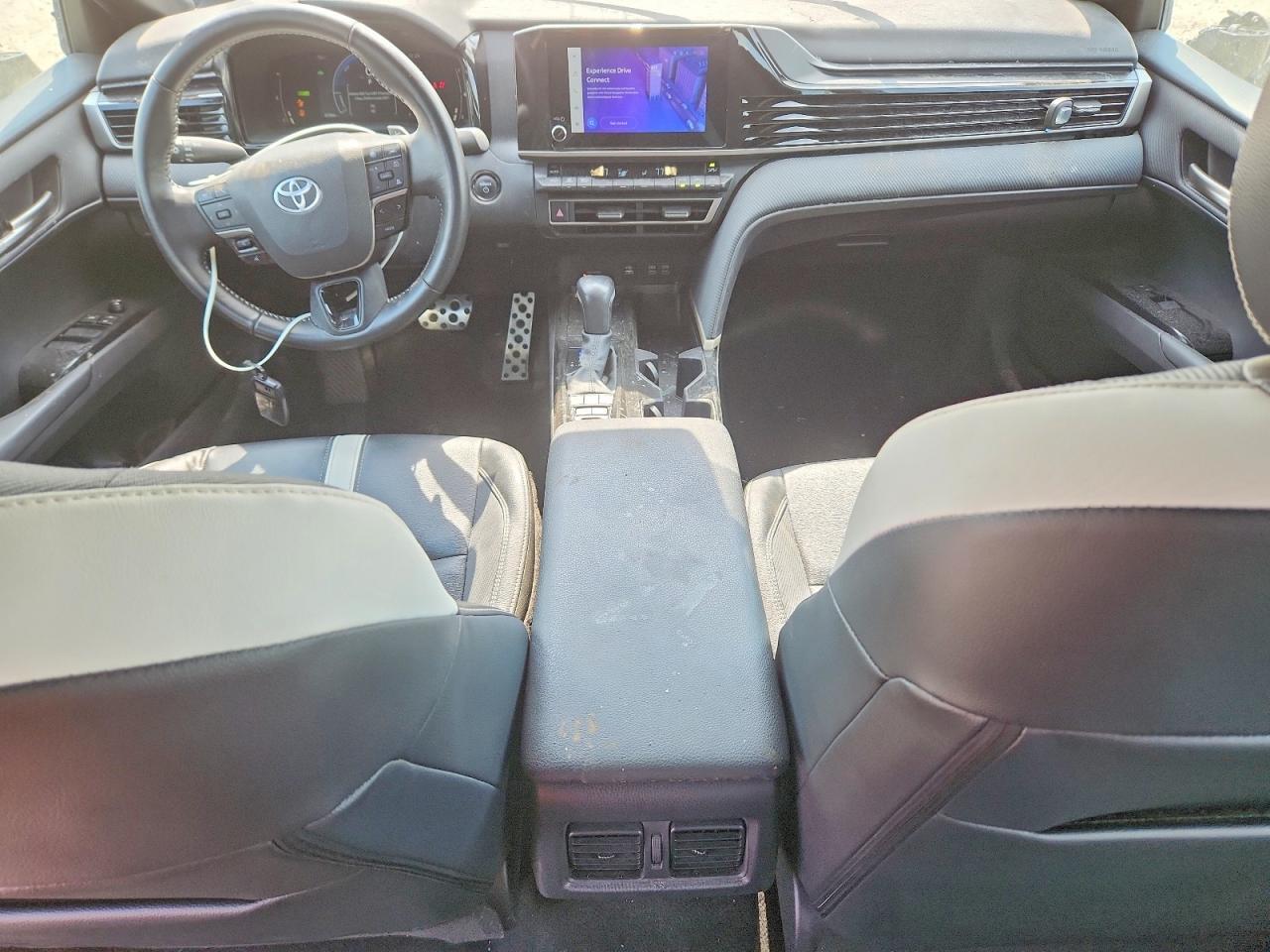 2025 TOYOTA CAMRY SE — Фото 8 из 12