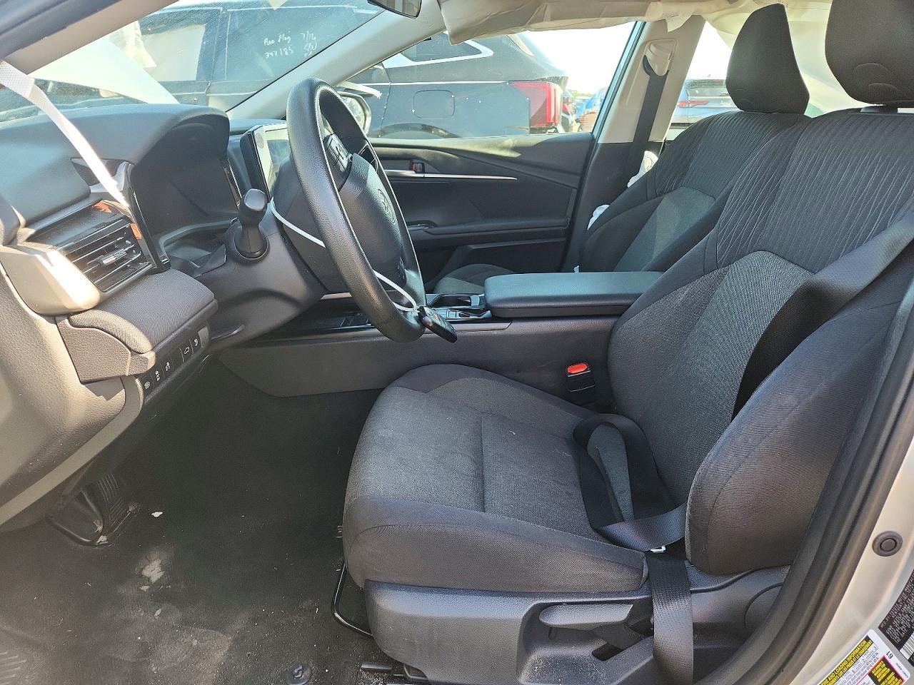 2025 TOYOTA CAMRY LE — Фото 7 из 12