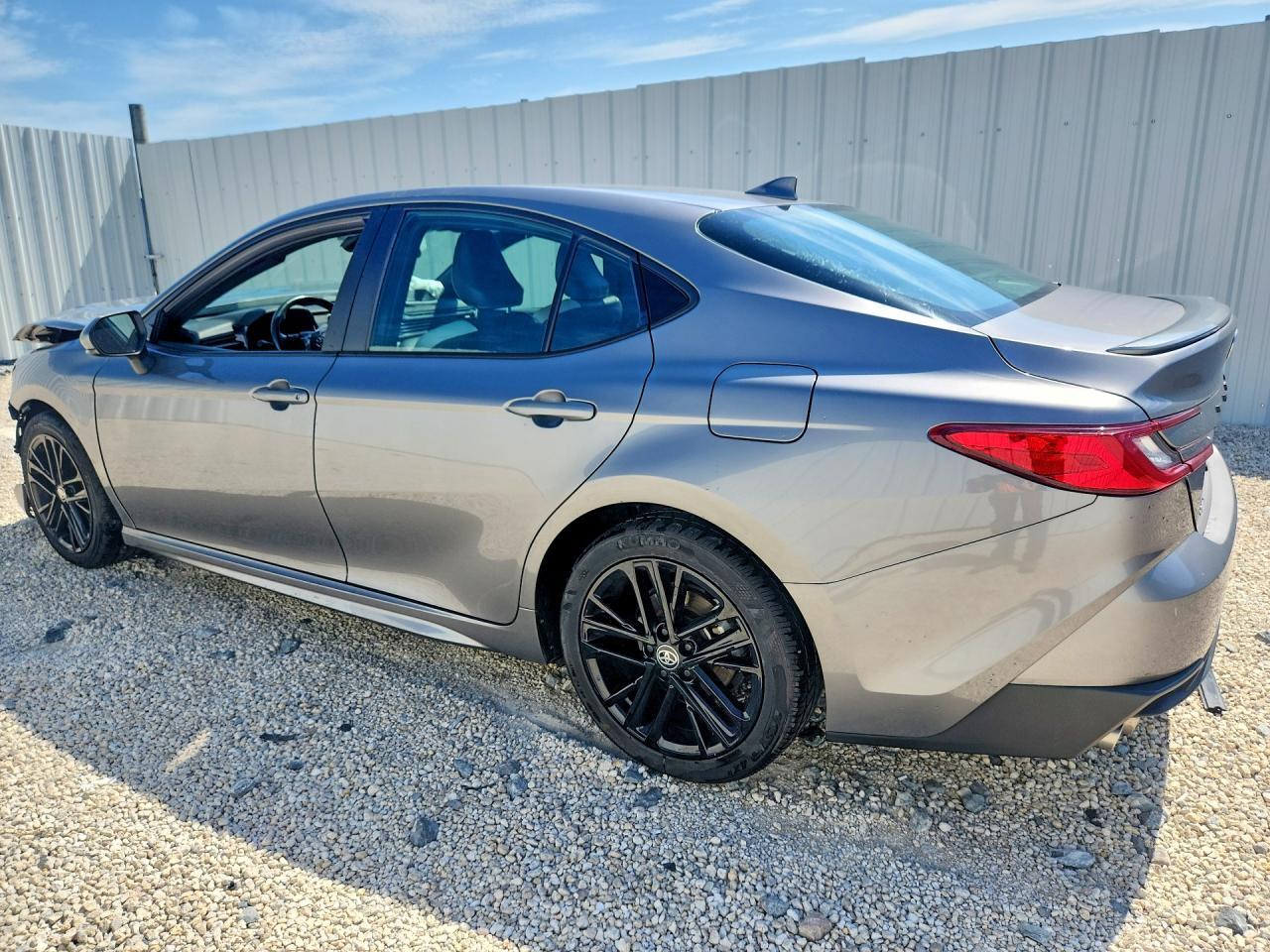 2025 TOYOTA CAMRY SE — Фото 2 из 12