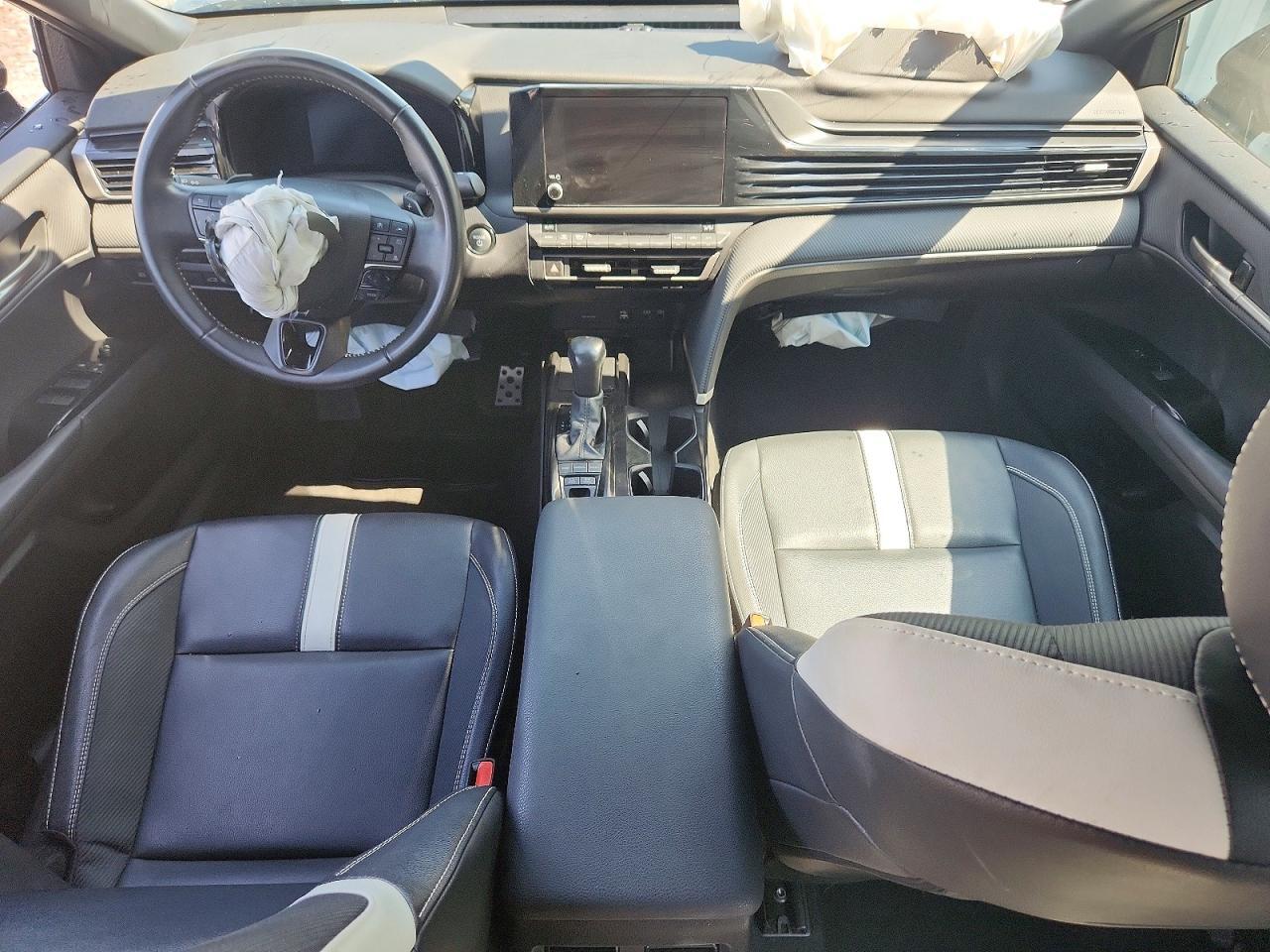 2025 TOYOTA CAMRY SE — Фото 8 из 12