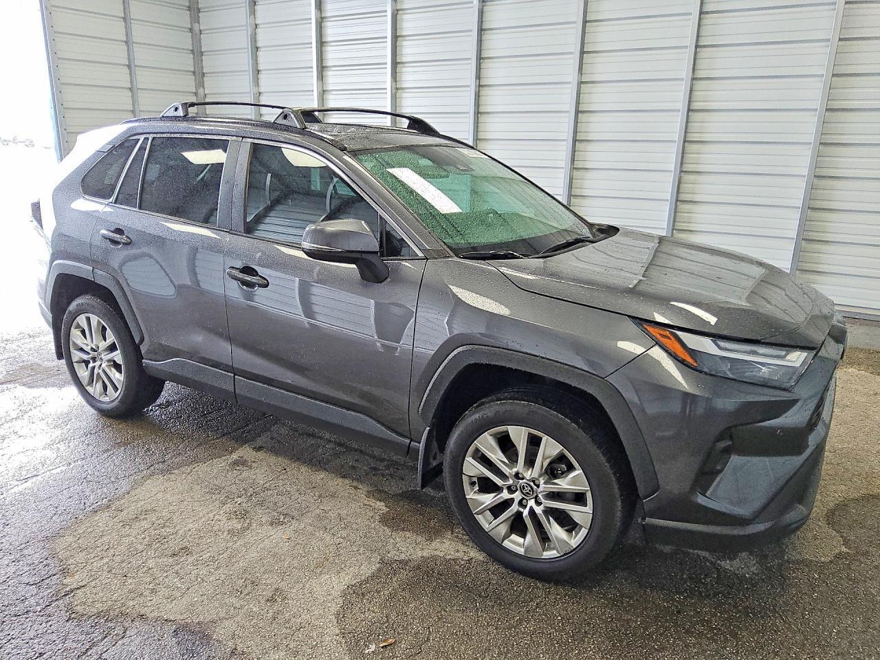 2025 TOYOTA RAV4 XLE PREMIUM — Фото 4 из 12