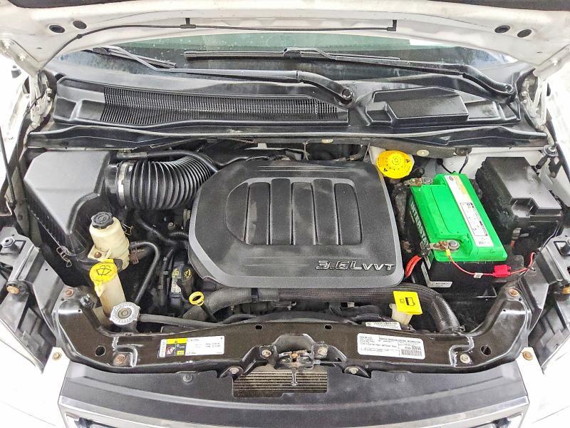 2016 CHRYSLER TOWN & COUNTRY TOURING — Фото 12 из 14