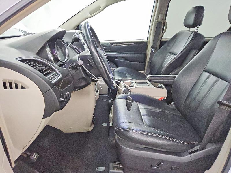 2016 CHRYSLER TOWN & COUNTRY TOURING — Фото 7 из 14