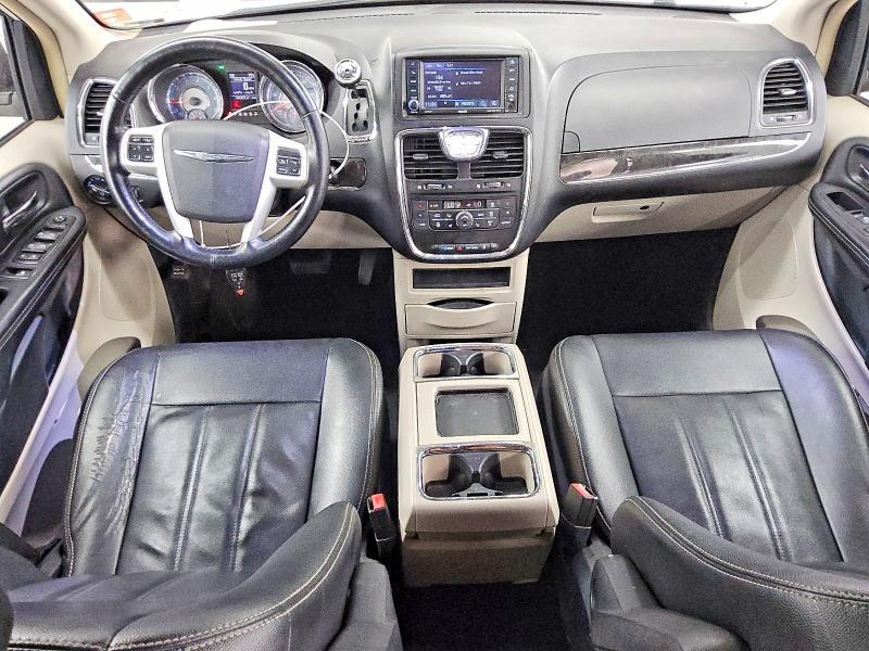 2016 CHRYSLER TOWN & COUNTRY TOURING — Фото 8 из 14