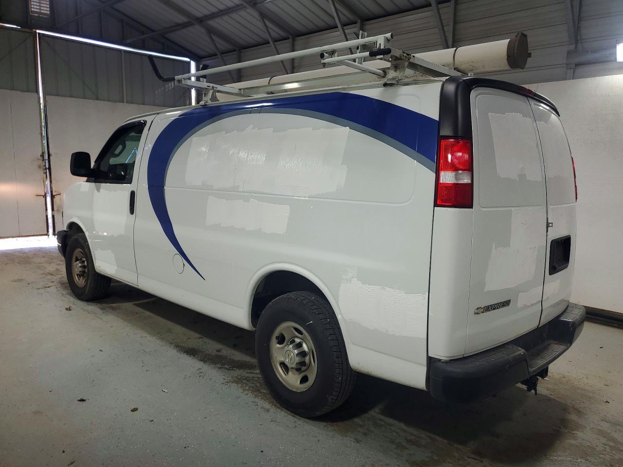 2020 CHEVROLET EXPRESS G2500 — Фото 2 из 13