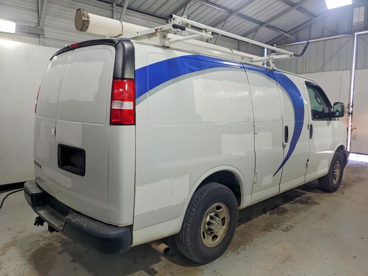 2020 CHEVROLET EXPRESS G2500 — Фото 3 из 13