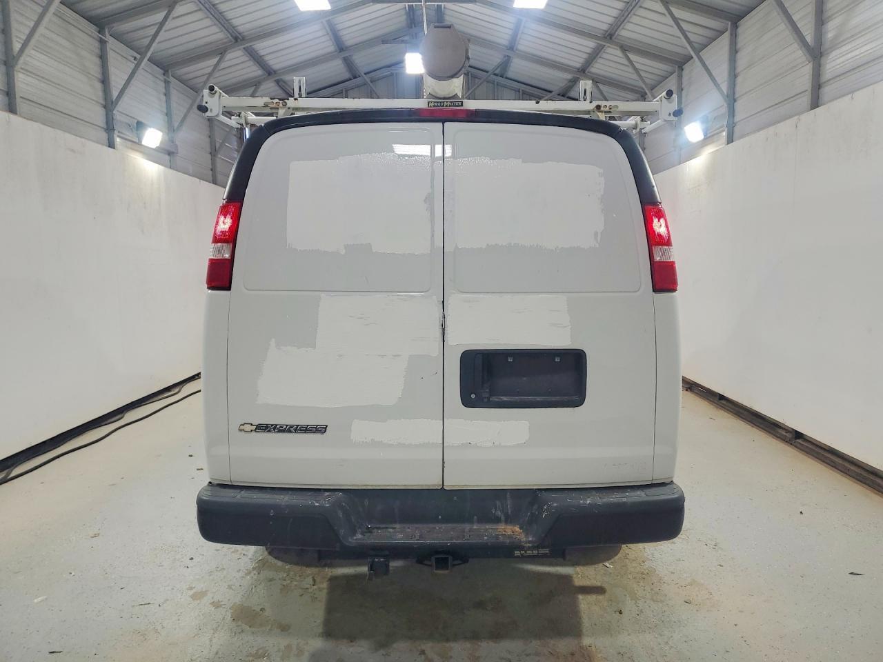 2020 CHEVROLET EXPRESS G2500 — Фото 6 из 13