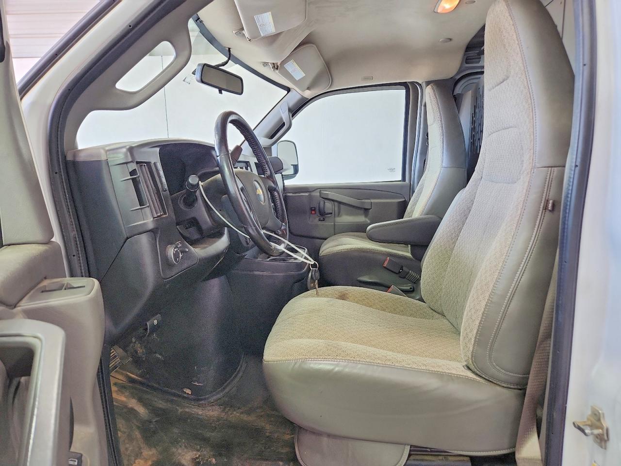 2020 CHEVROLET EXPRESS G2500 — Фото 7 из 13