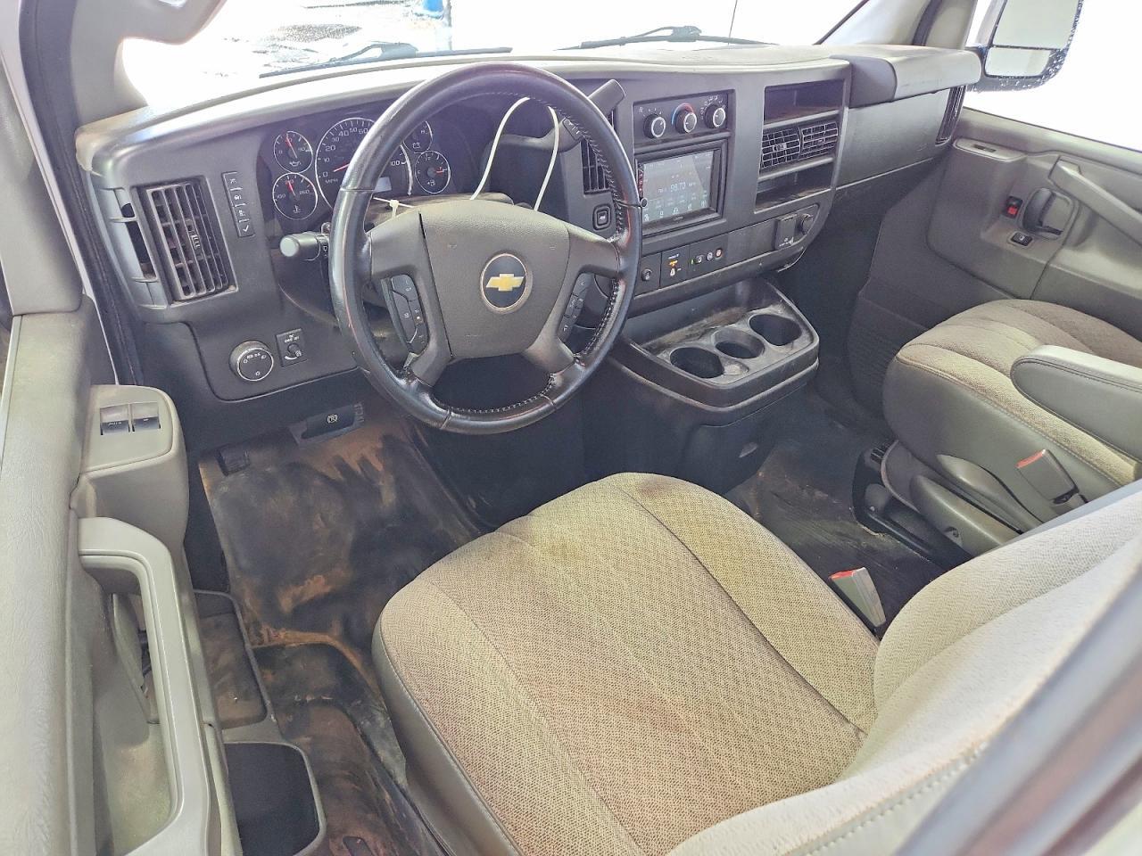 2020 CHEVROLET EXPRESS G2500 — Фото 8 из 13