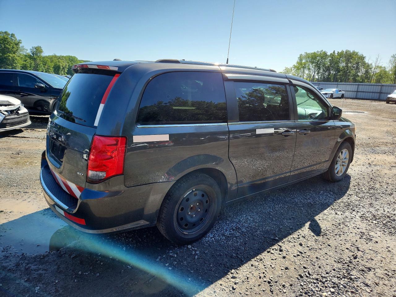 2020 DODGE GRAND CARAVAN SXT — Фото 3 из 13