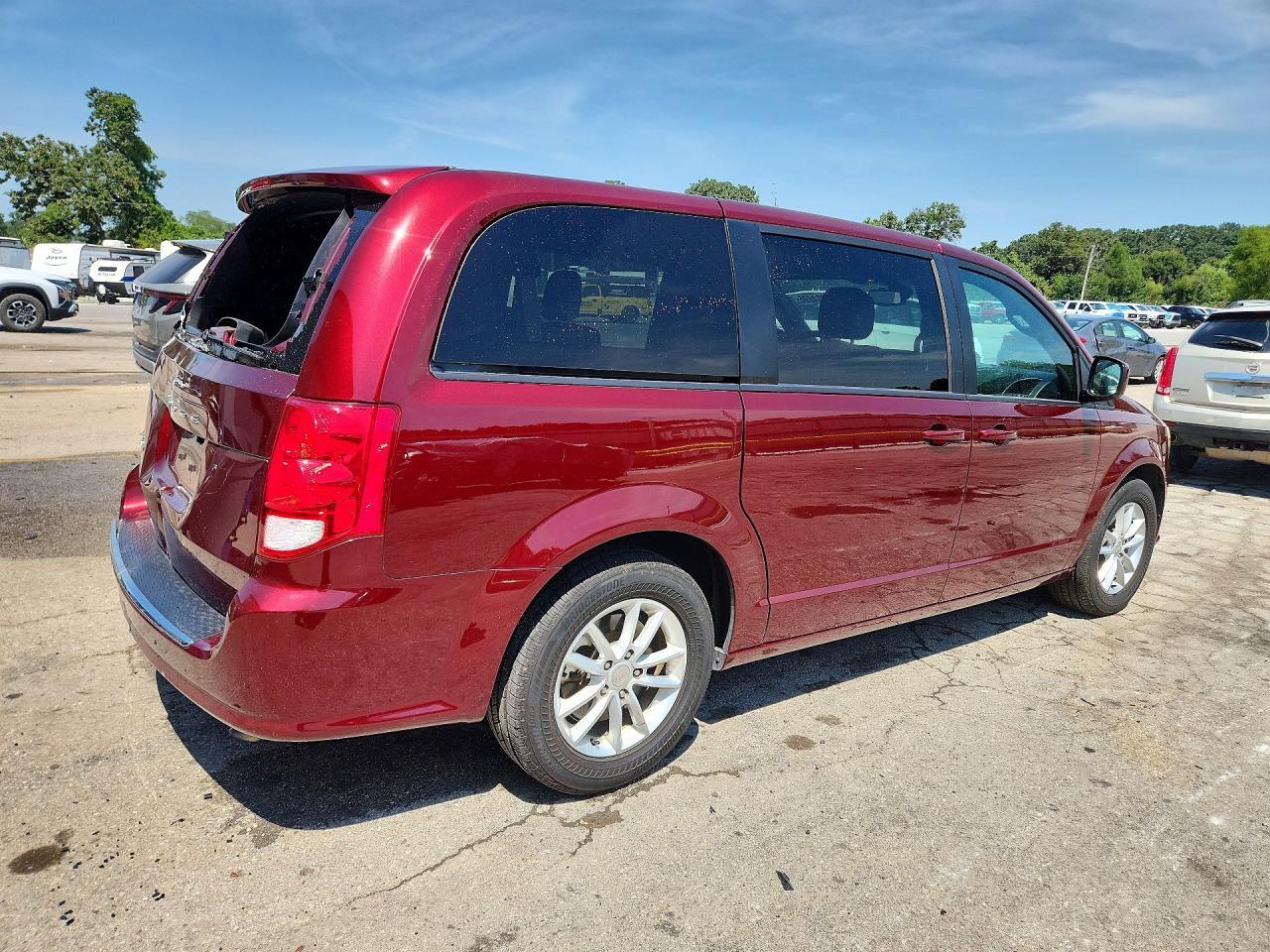 2020 DODGE GRAND CARAVAN SE — Фото 3 из 13