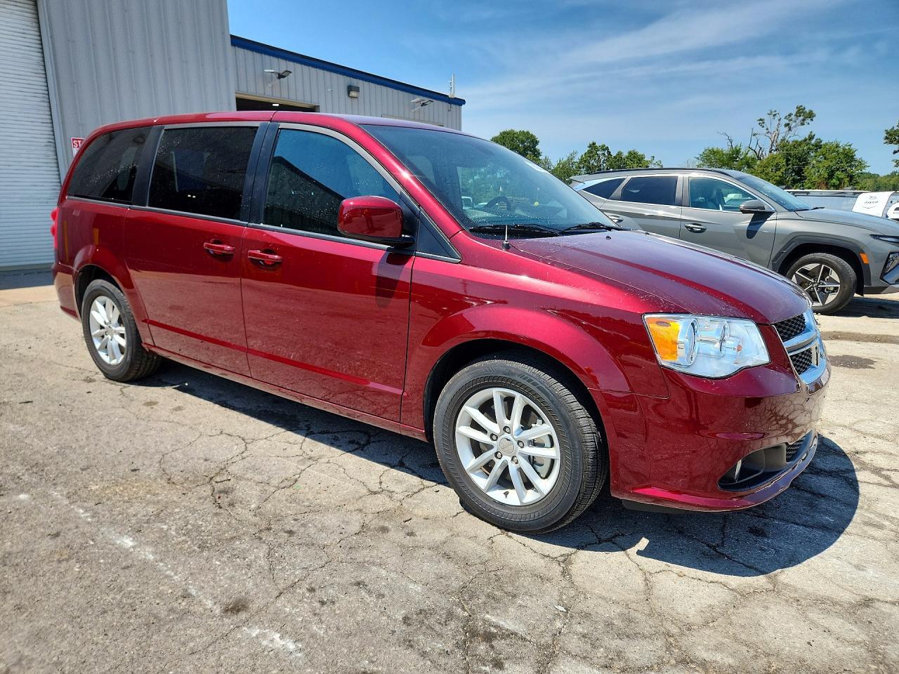 2020 DODGE GRAND CARAVAN SE — Фото 4 из 13