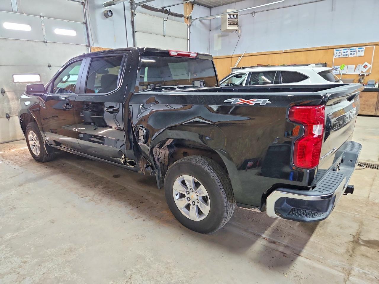 2026 CHEVROLET SILVERADO K1500 LT — Фото 2 из 12