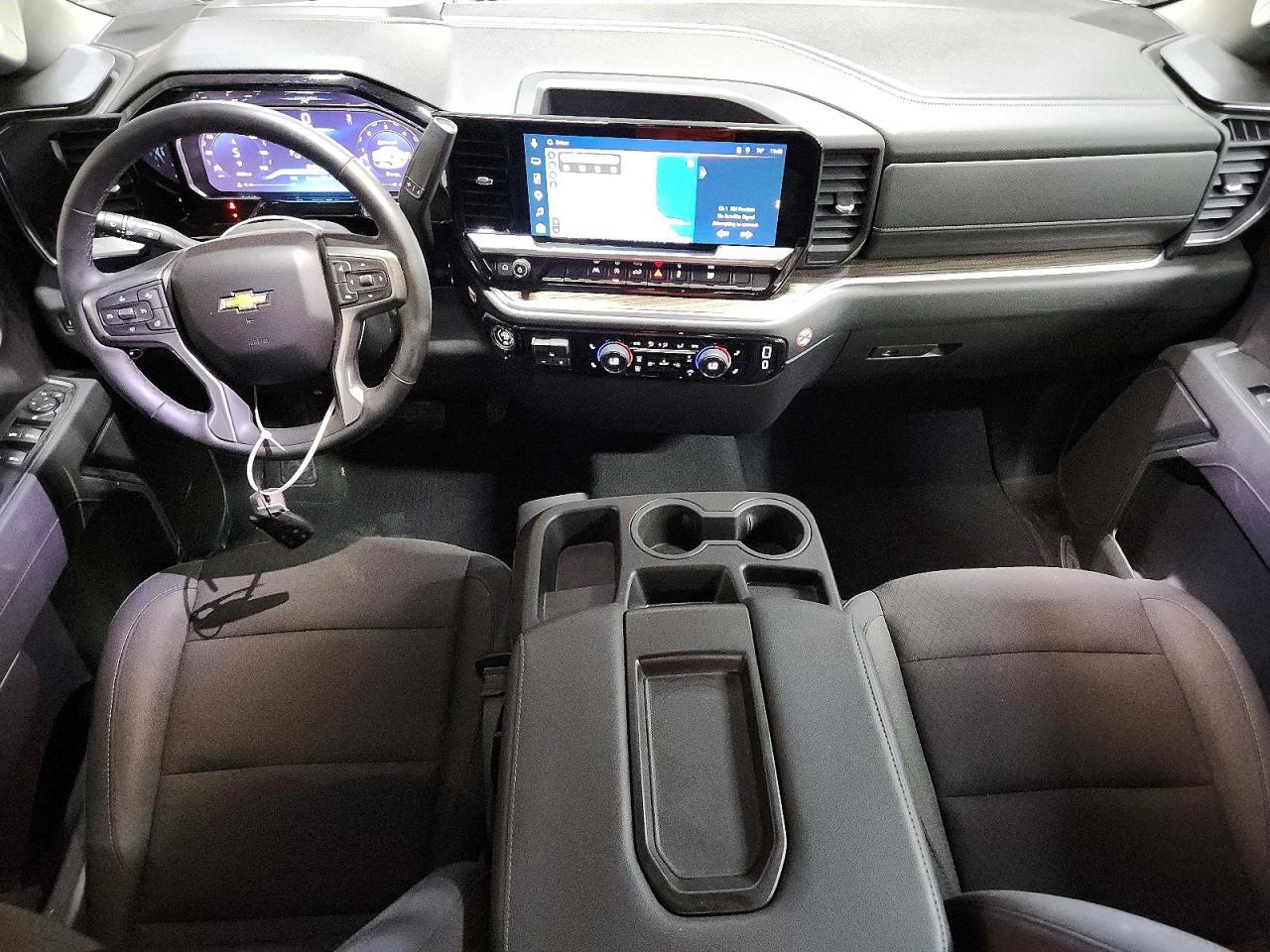2026 CHEVROLET SILVERADO K1500 LT — Фото 8 из 12