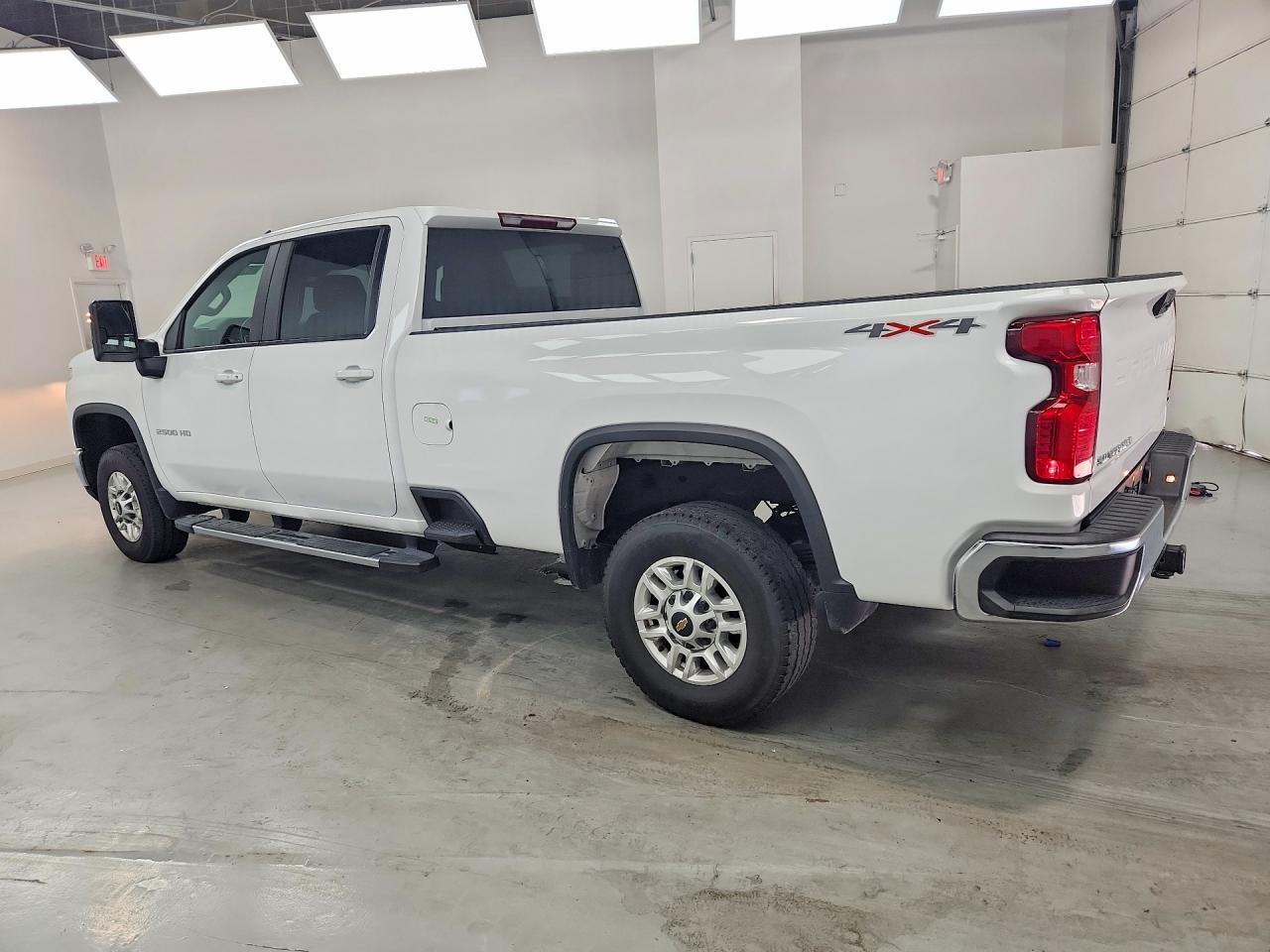 2026 CHEVROLET SILVERADO K2500 HEAVY DUTY LT — Фото 2 из 12