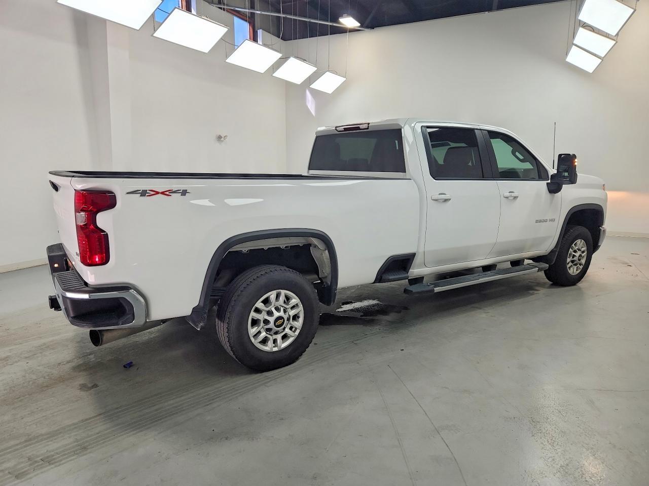 2026 CHEVROLET SILVERADO K2500 HEAVY DUTY LT — Фото 3 из 12