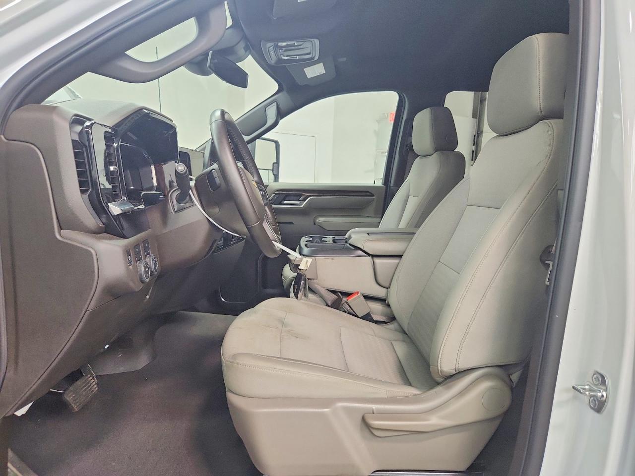 2026 CHEVROLET SILVERADO K2500 HEAVY DUTY LT — Фото 7 из 12