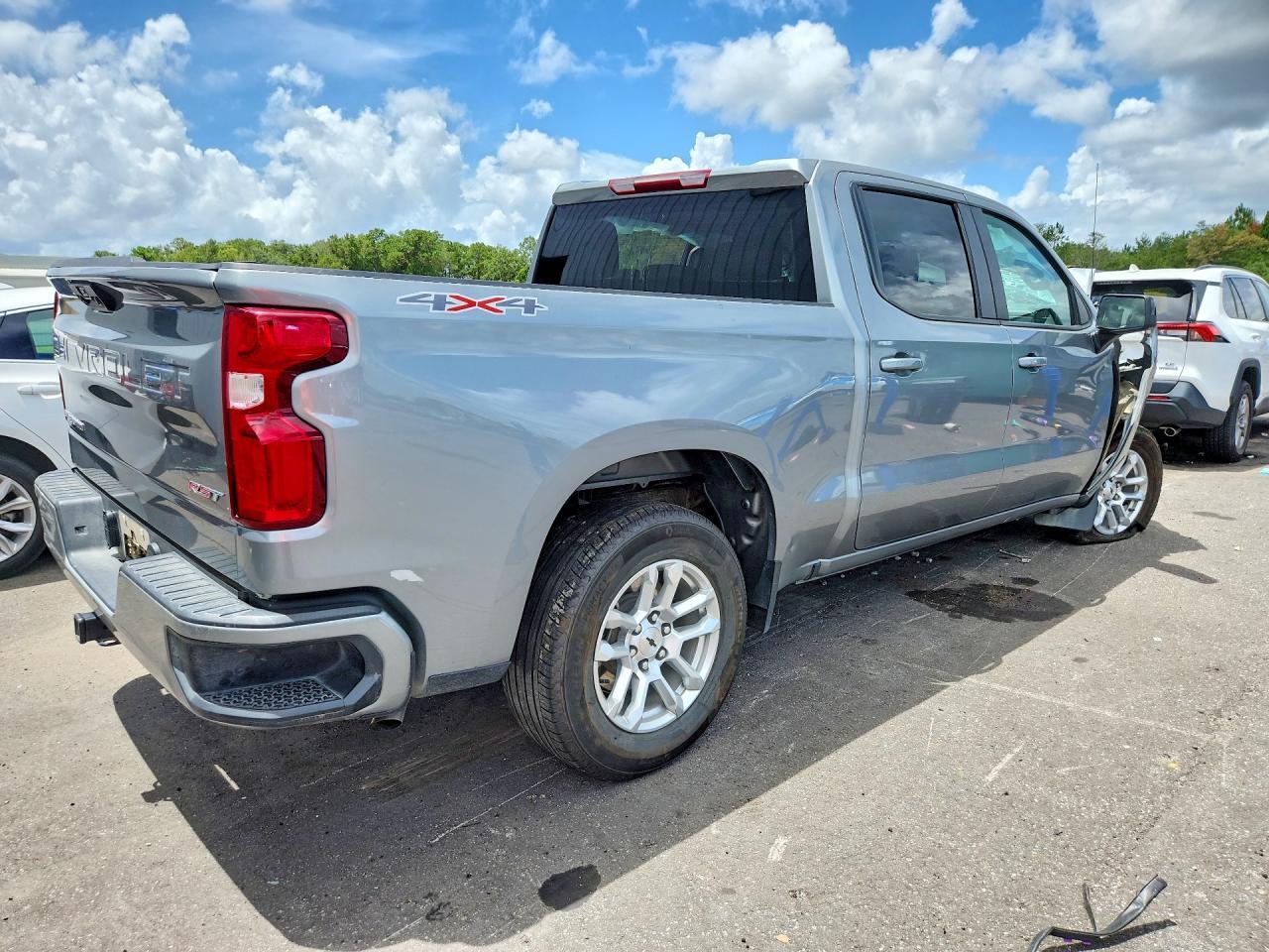 2026 CHEVROLET SILVERADO K1500 RST — Фото 3 из 12