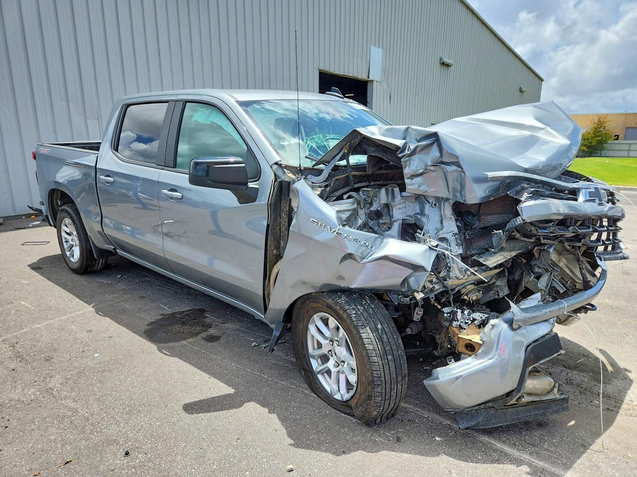 2026 CHEVROLET SILVERADO K1500 RST — Фото 4 из 12