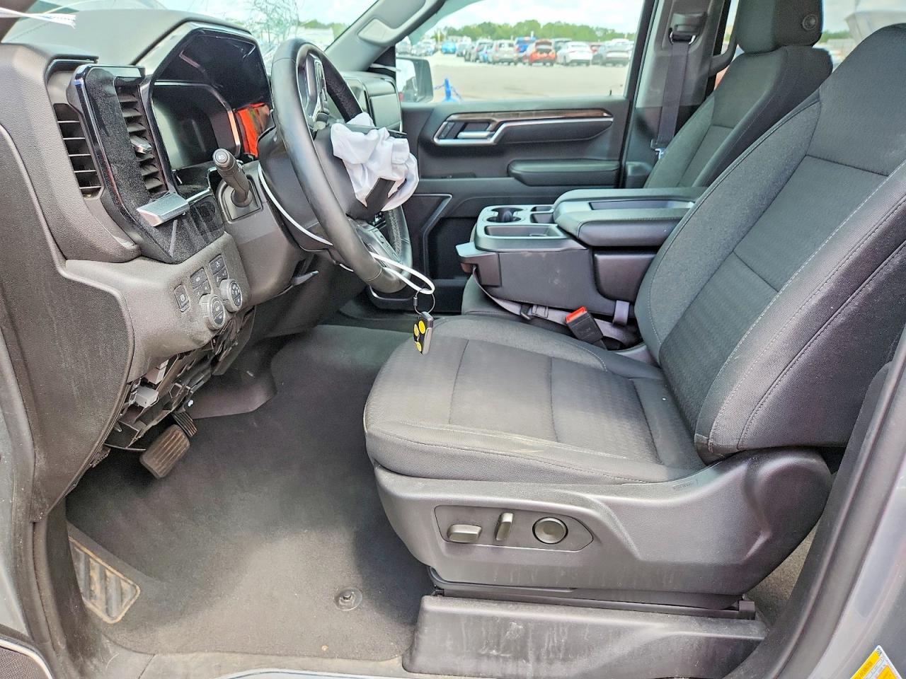 2026 CHEVROLET SILVERADO K1500 RST — Фото 7 из 12
