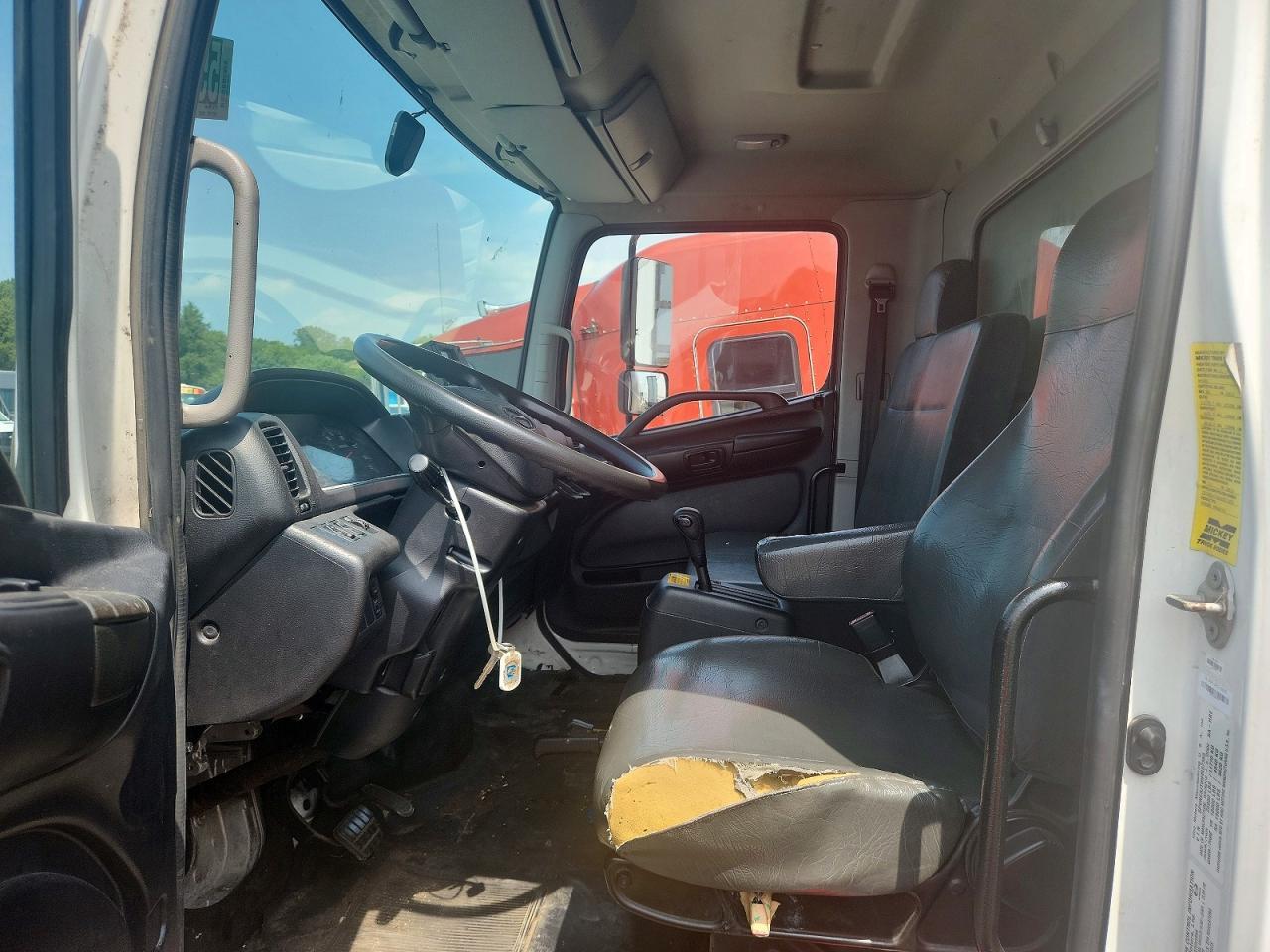 2017 HINO 258/268 REFRIGERATED BOX TRUCK — Фото 7 из 12