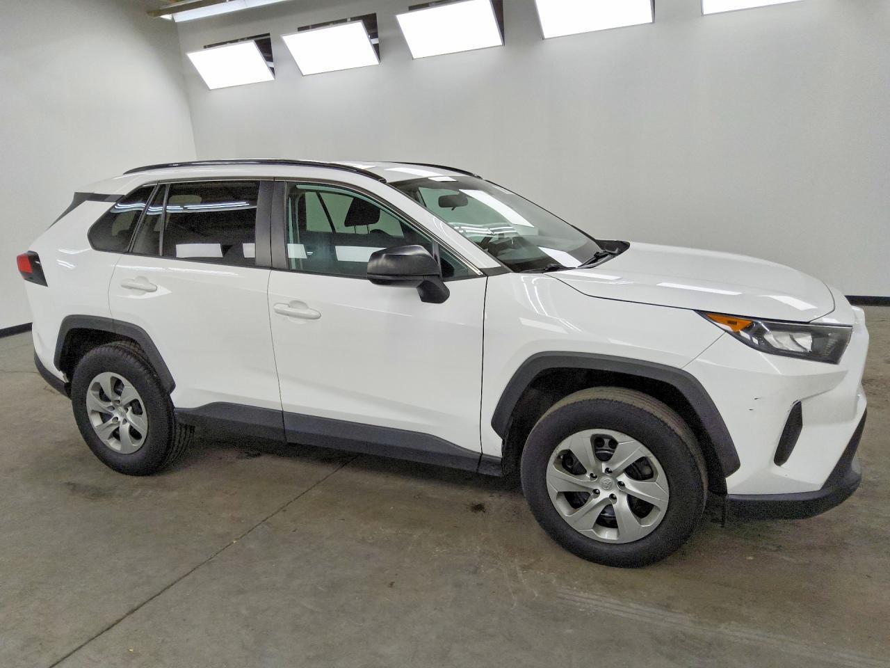 2021 TOYOTA RAV4 LE — Фото 4 из 13