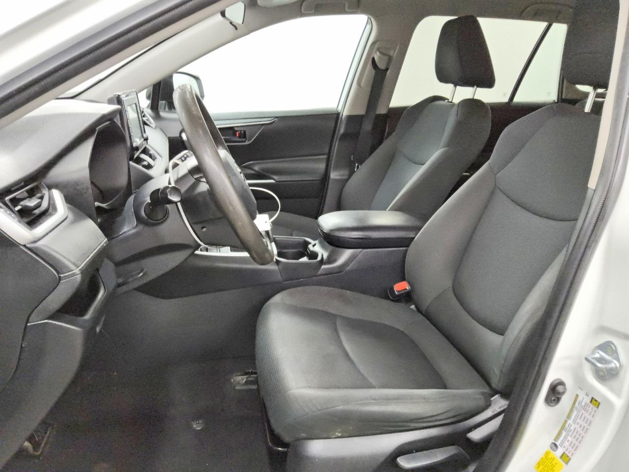 2021 TOYOTA RAV4 LE — Фото 7 из 13
