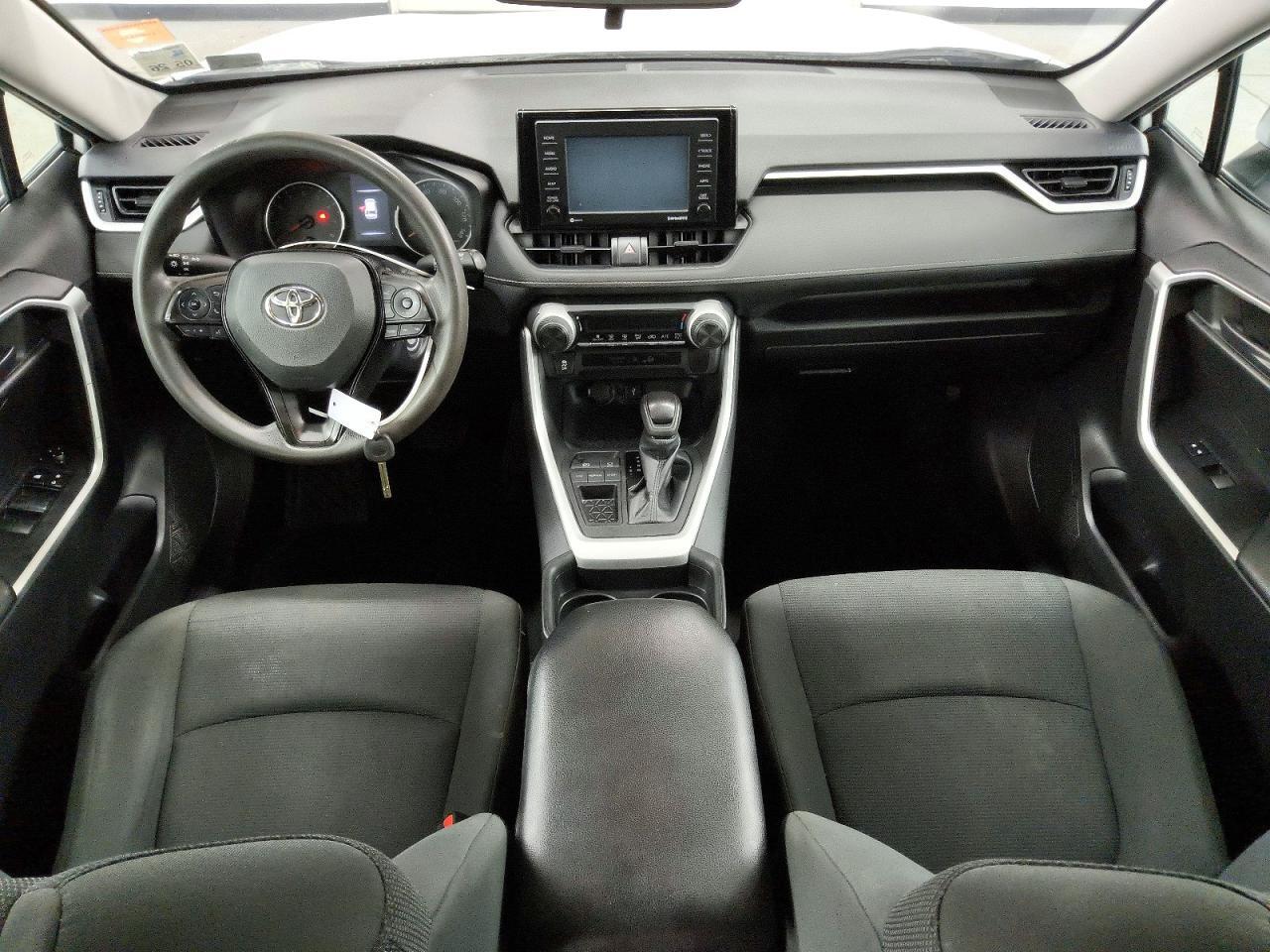 2021 TOYOTA RAV4 LE — Фото 8 из 13