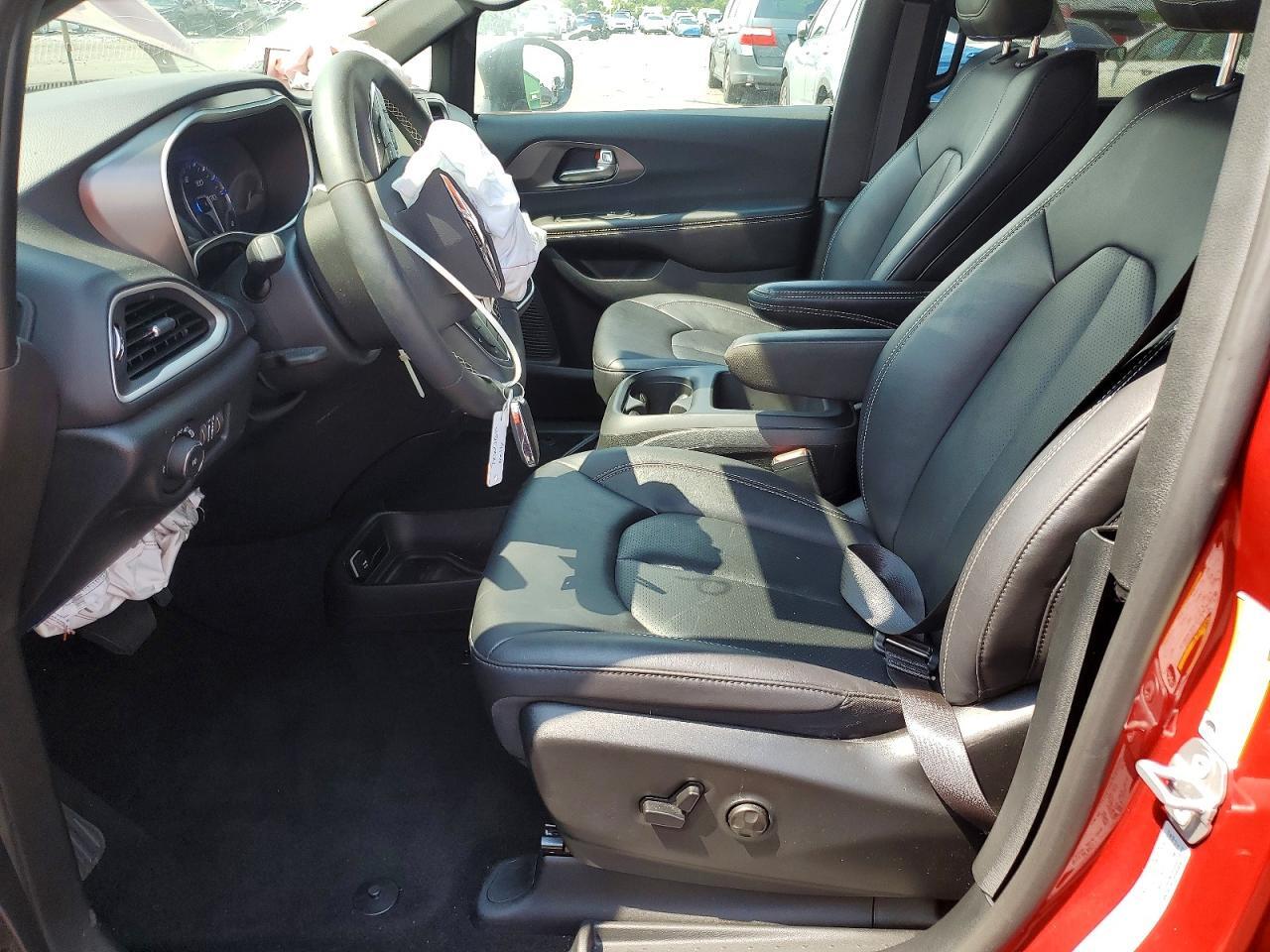 2026 CHRYSLER PACIFICA SELECT — Фото 7 из 13