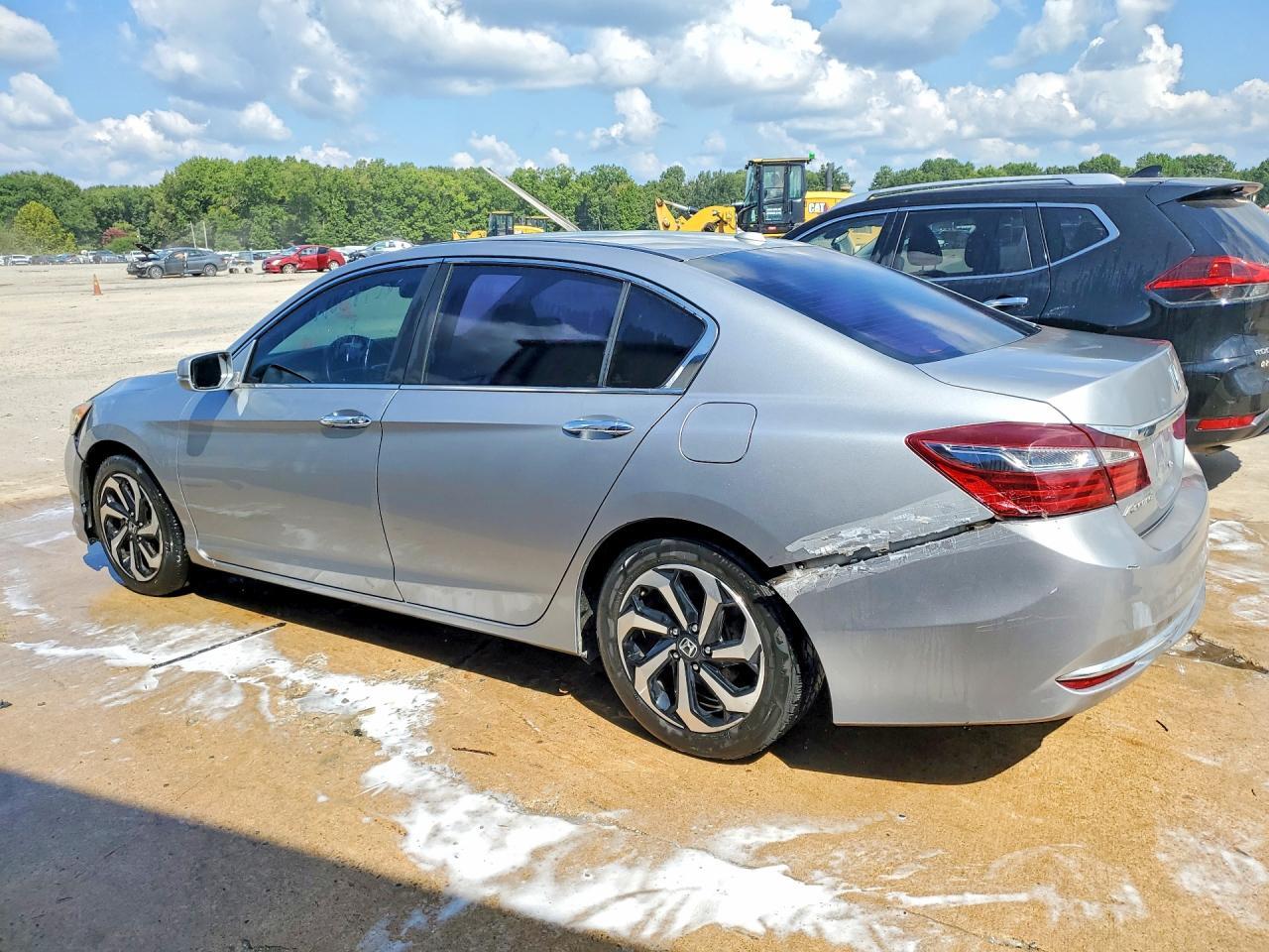 2017 HONDA ACCORD EX — Фото 2 из 12