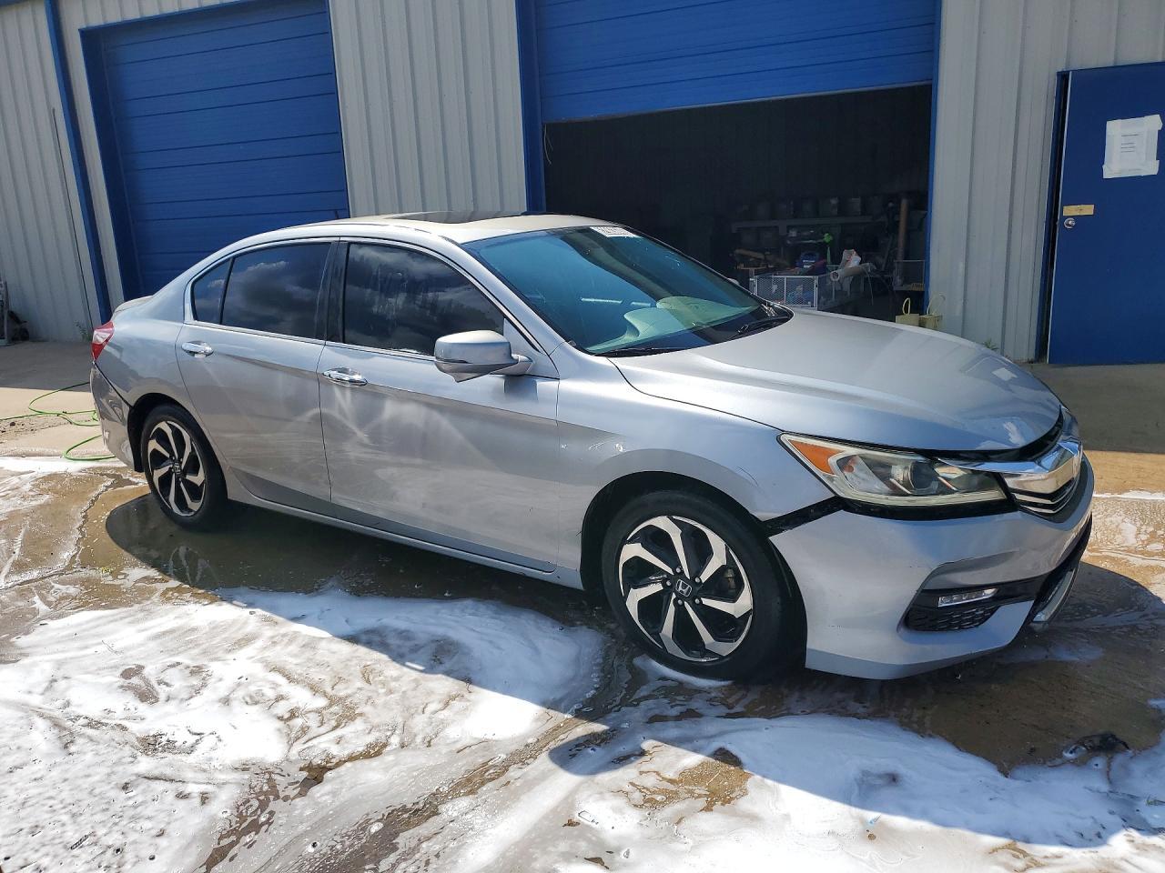 2017 HONDA ACCORD EX — Фото 4 из 12